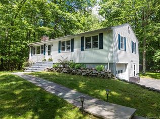 122 Head Of Meadow Rd, Newtown, CT 06470