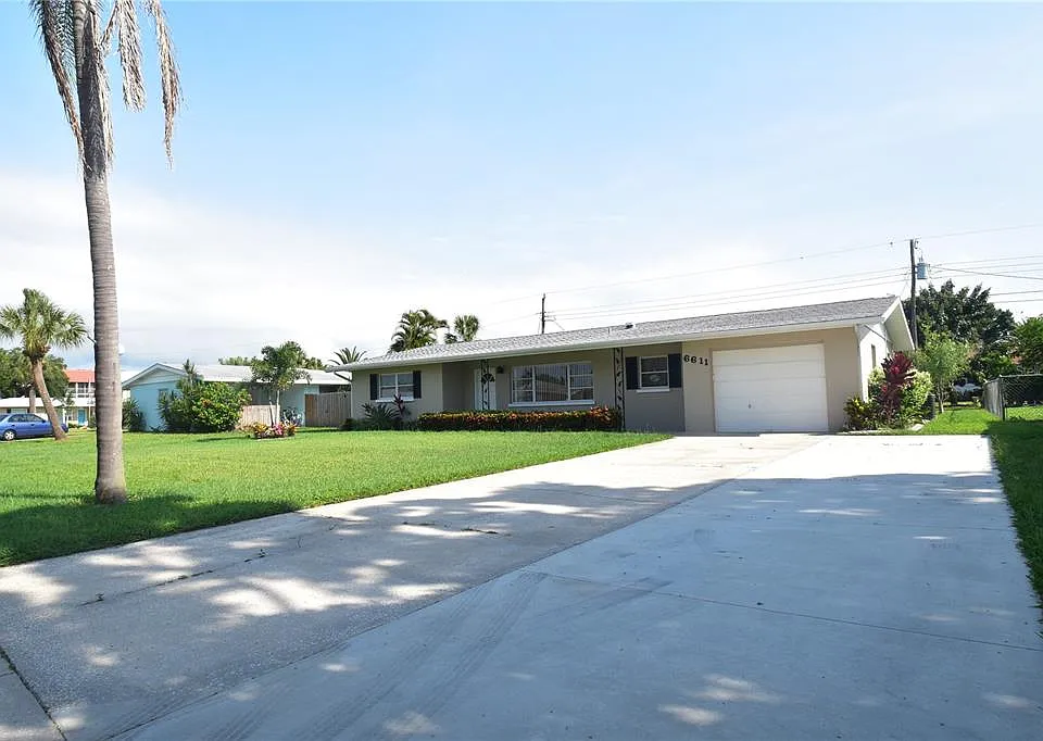 6611 Colonial Dr