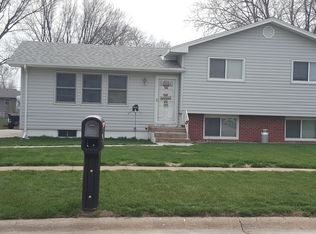 207 W Cedar Ave, Norfolk, NE 68701