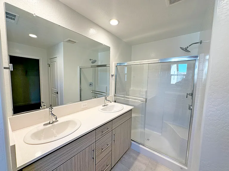 Master Bathroom, upstairs
