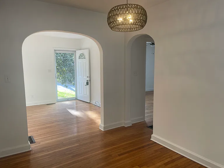 337 Sylvan St — Photo 10