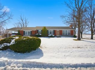 232 Gilmore Lake Rd, Columbia, IL 62236