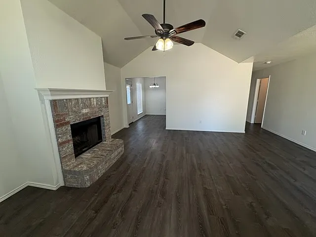 3 bed, 1428 sqft, $2,300 — Photo 3