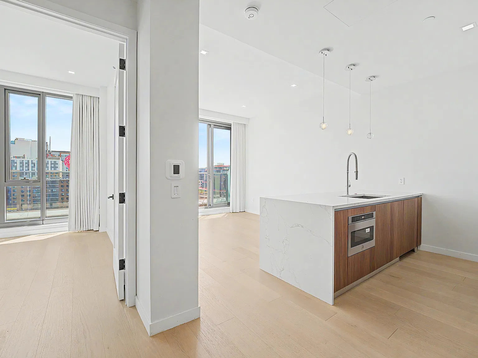 3532 Leavitt St — Photo 2