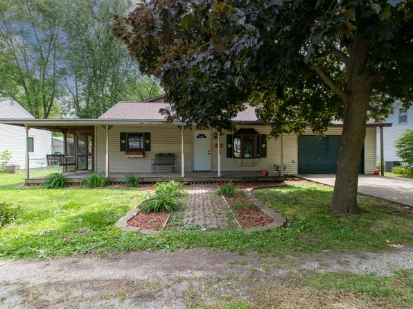 104 W Sullivan St, Heyworth, IL 61745