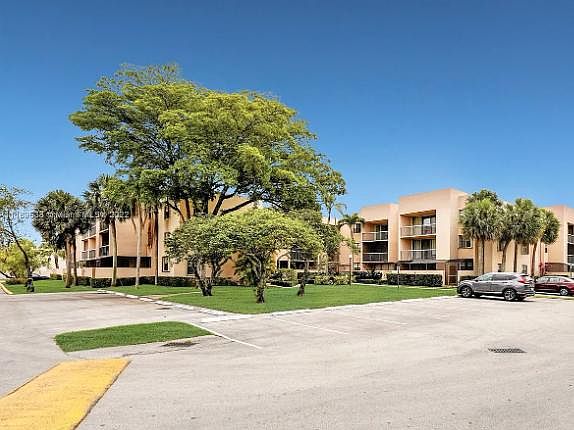 2nd image of 10425 SW 112th Ave APT 321-1