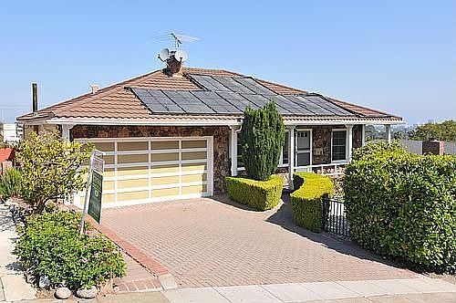 1st image of 28 Eastwood Dr