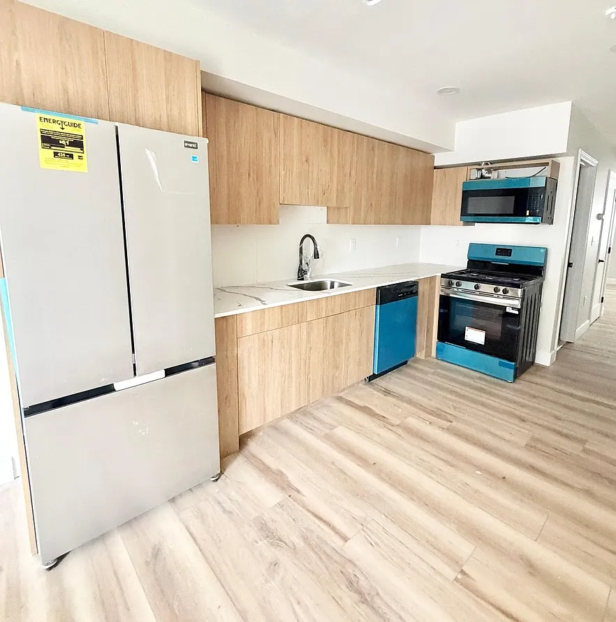 3 bed, 1.5 bath, 1250 sqft, $2,200 — Photo 3