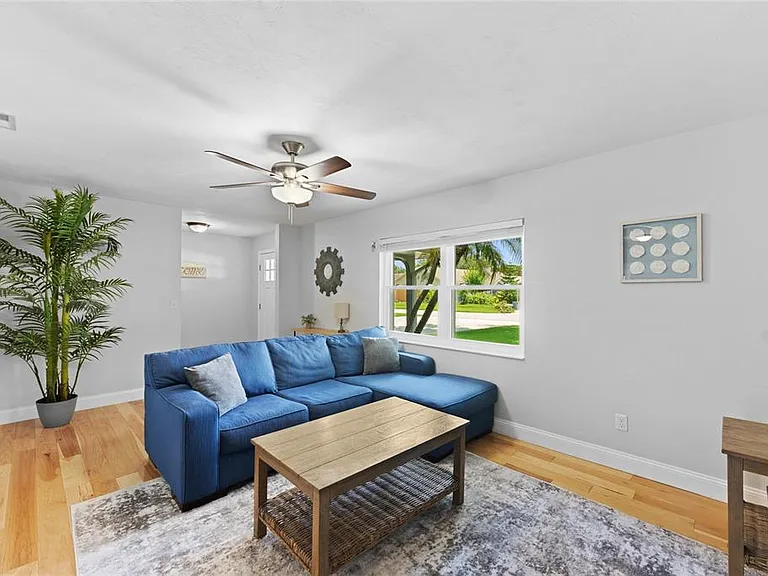 909 Bentwood Ln #1 — Photo 2