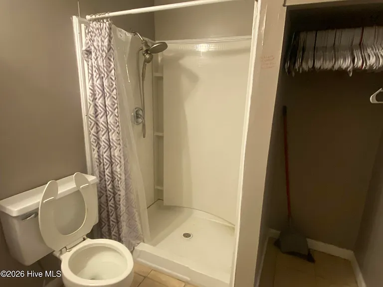 2042 Fernwood Cir #B — Photo 7