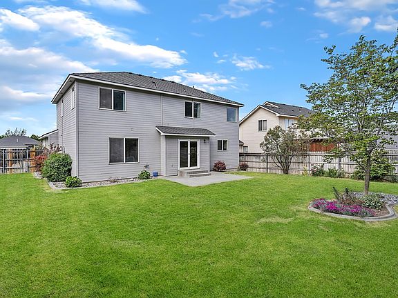 3rd image of 402 W Canyon Lakes Dr