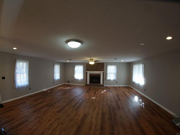 2nd image of 2320 Avondale Dr