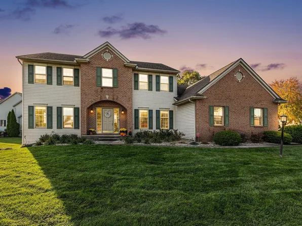 50673 Lakeside Dr, Granger, IN 46530