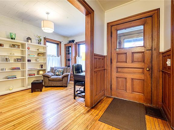 5th image of 30 Brantford Pl