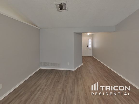3rd image of 160 Westwood Dr