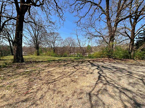 3rd image of 709 W 51st St