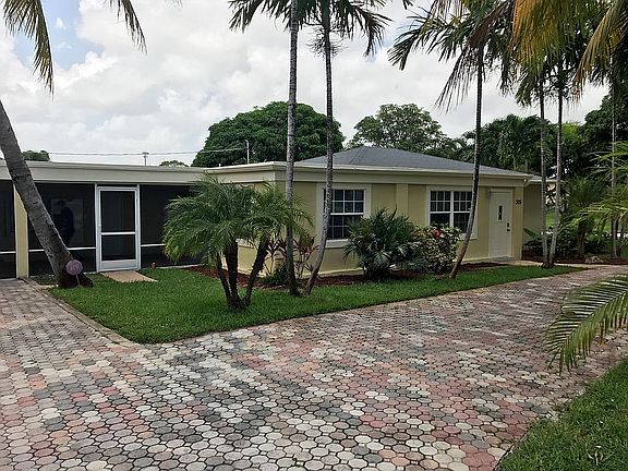 5th image of 305 SW 3rd St