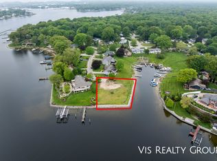 16073 Lake Point Dr, Spring Lake, MI 49456