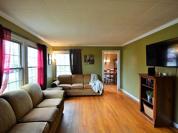 2nd image of 453 W Orchard Ave