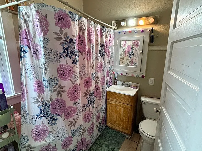 2723-25B N Booth St — Photo 9