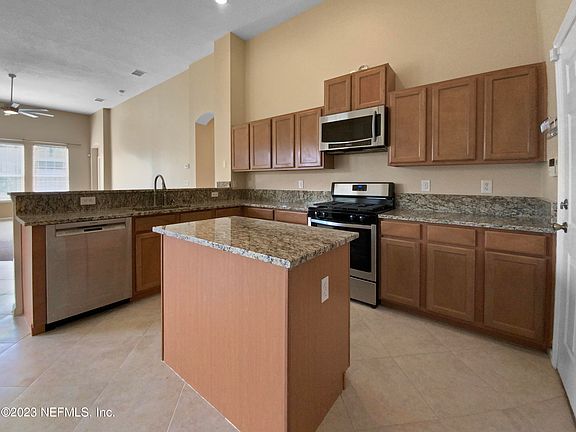 3rd image of 14517 FENNEY Court