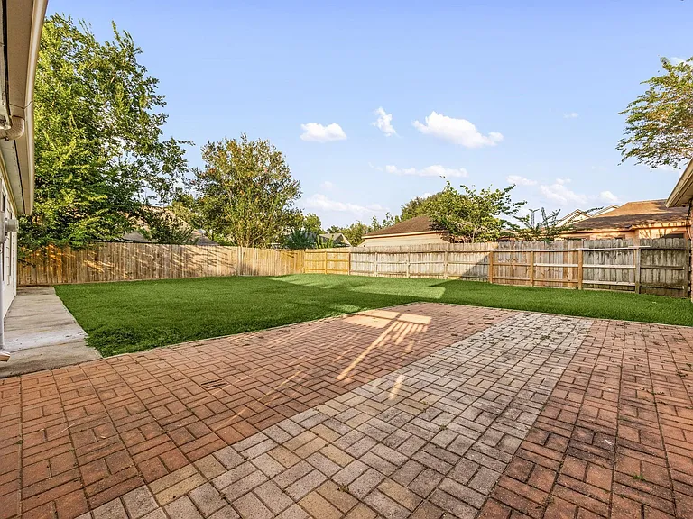 15526 Cabildo Dr — Photo 5