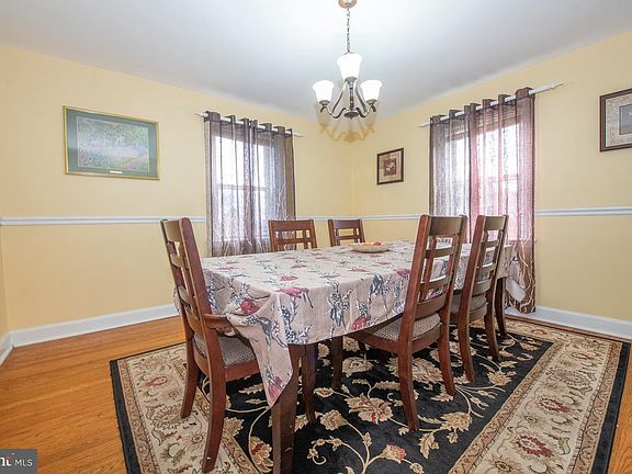 3rd image of 264 W Essex Ave