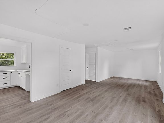 3rd image of 1831 Highland St