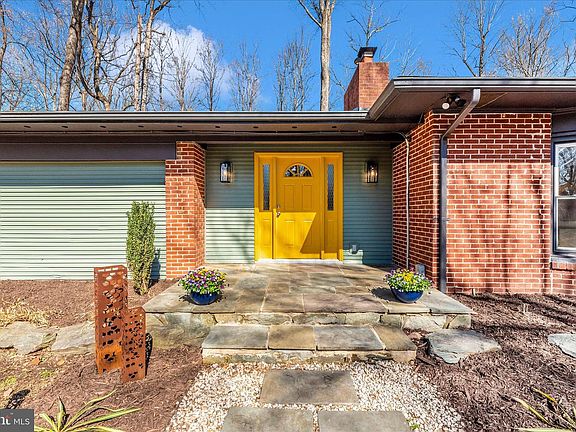 4th image of 14015 Berryville Rd