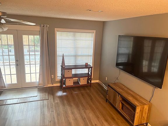 3rd image of 107 Woodberry Dr