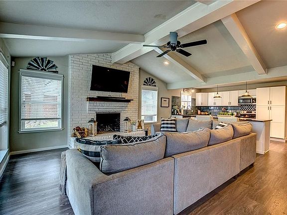 5th image of 1002 Skyview Dr