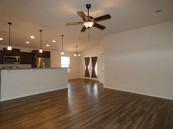 3rd image of 5562 Peach Dr