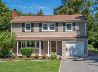 19 Maple Hill Rd, Huntington, NY 11743