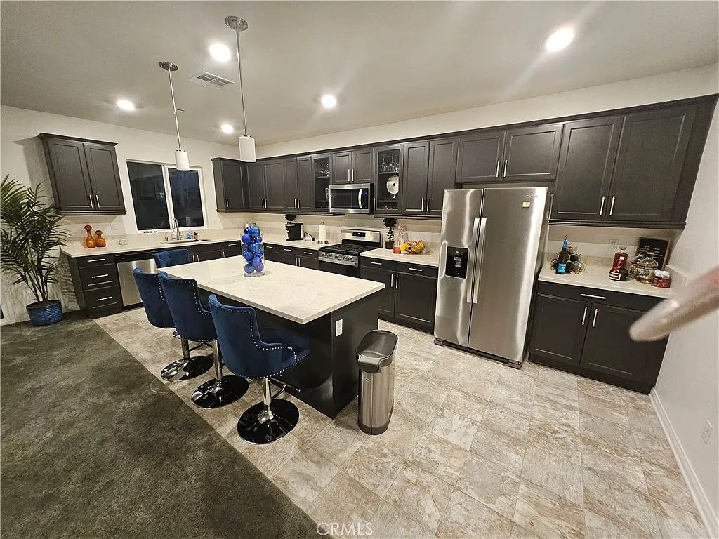 4 bed, 2316 sqft, $3,950 — Photo 3