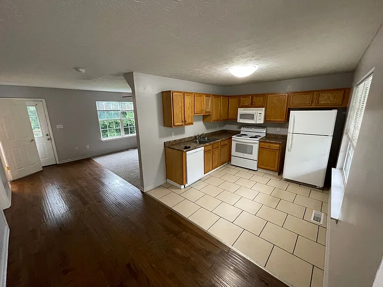 190 Benson Pike Duplex — Photo 8