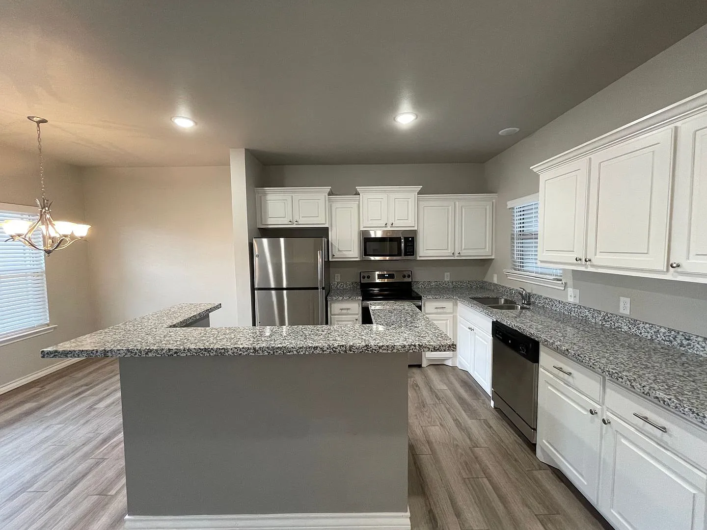 Fabulous Townhome In Nw Lubbock - 3b/3.5b/2g — Photo 4