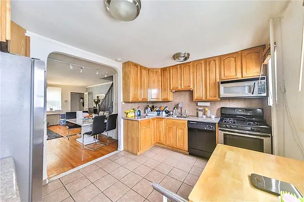 Sold by Remax Edge | media 10