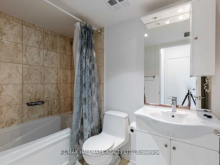 16 Harrison Garden Blvd #1102 — Photo 21
