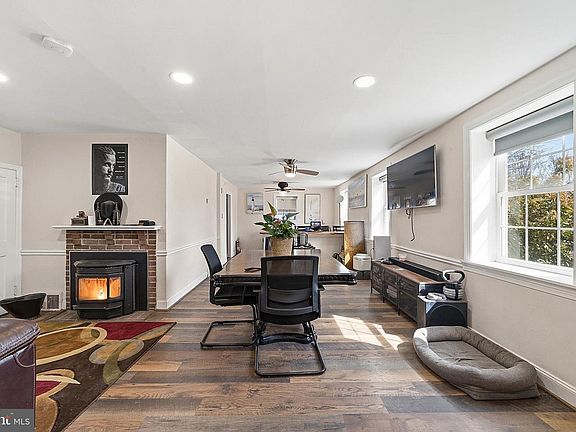 4th image of 310 Greenwood Rd