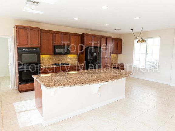 5th image of 310 Crownview Ct