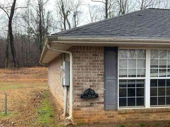 3rd image of 107 Rolling Meadow Ln