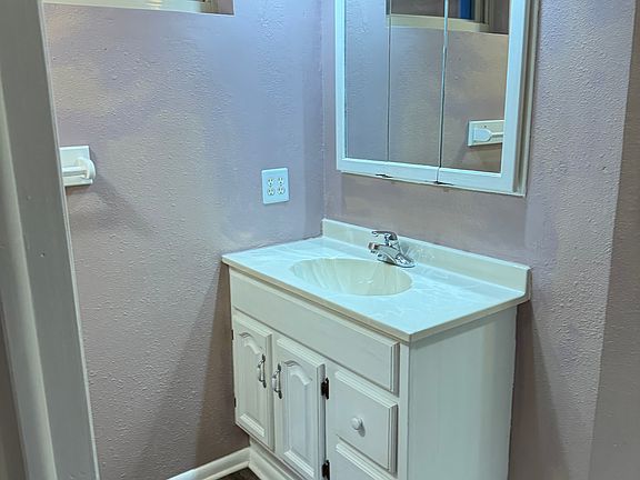 3rd image of 765 Gardenia St