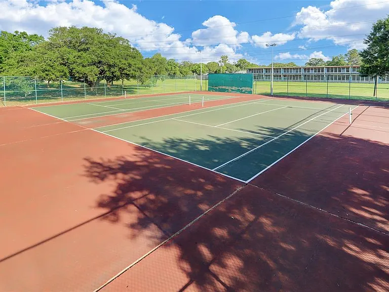 Subdivision Tennis court