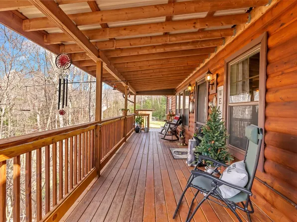 121 Honeybear Ln, Clyde, NC 28721