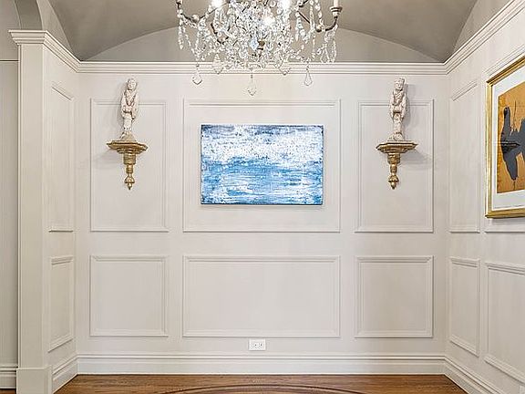 2nd image of 14 E 75th St #9D