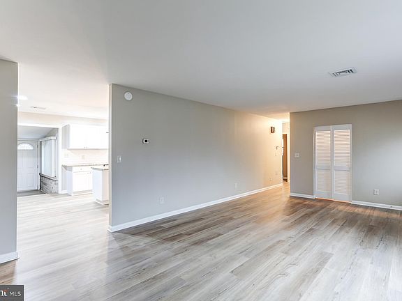4th image of 309 Hillcrest Dr