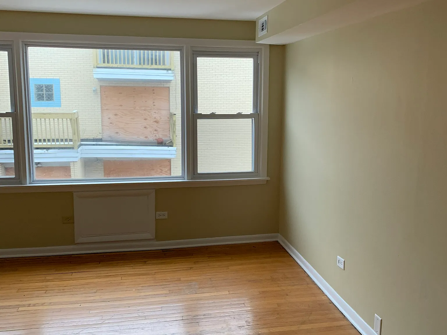 2 bed, 825 sqft, $1,300 — Photo 3