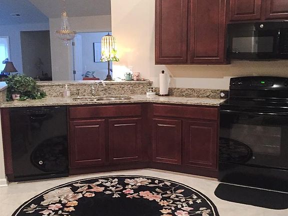 3rd image of 9282 Elizabeth Ln