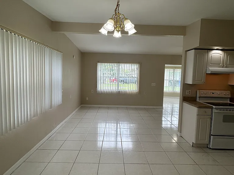 2401 Janet St — Photo 3