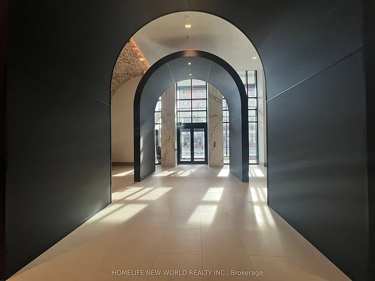 285 Dufferin St #811 — Photo 16